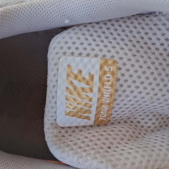 Nike Women's Zoom Winflo 5 Running Shoe - Picture 2 of 9